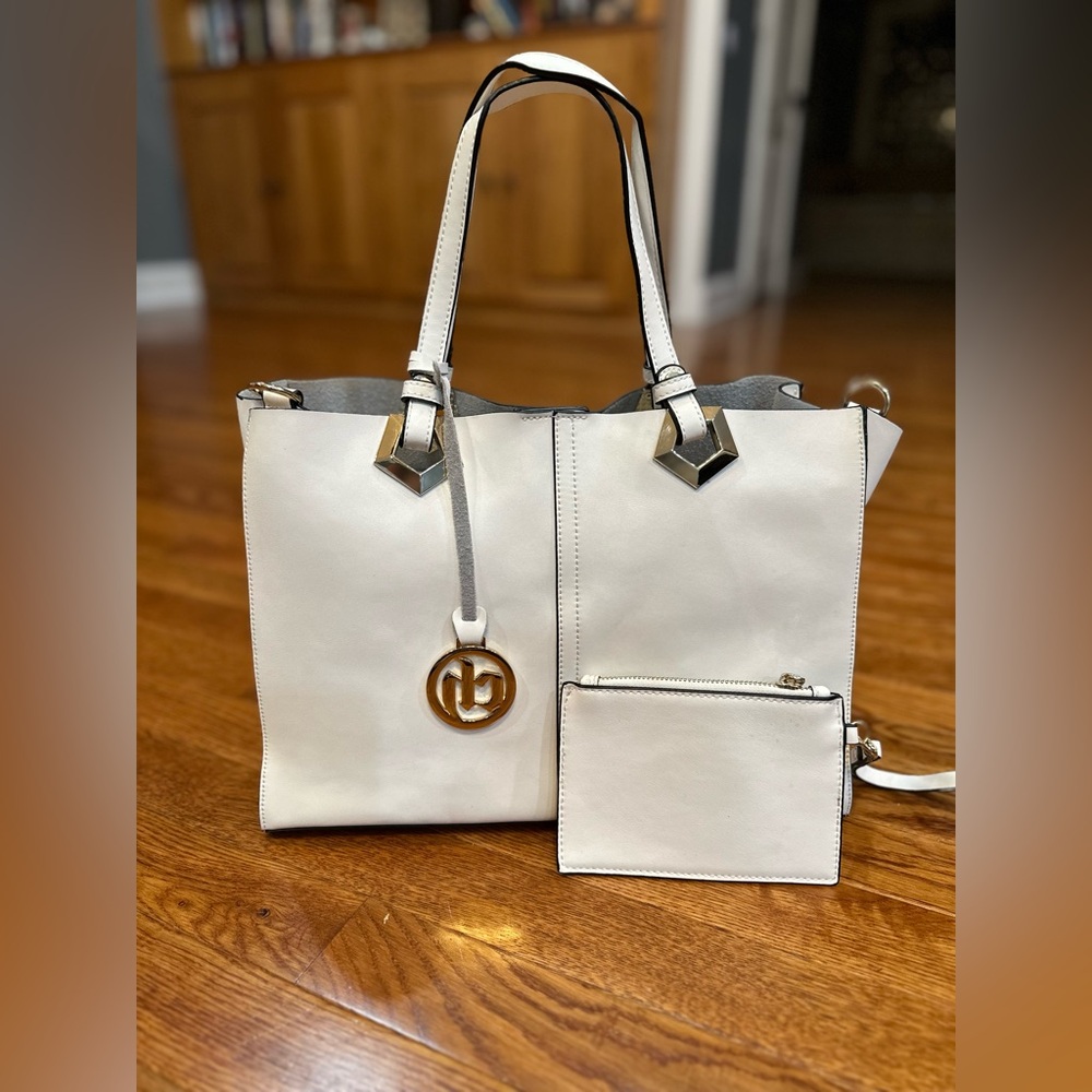 Charmes white shoulder bag with matching coin purse